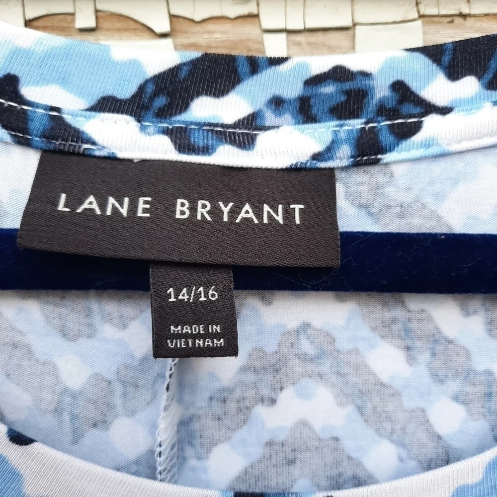 🌟 Lane Bryant maxi dress Size 14/16 short sleeve geometric blue print knit